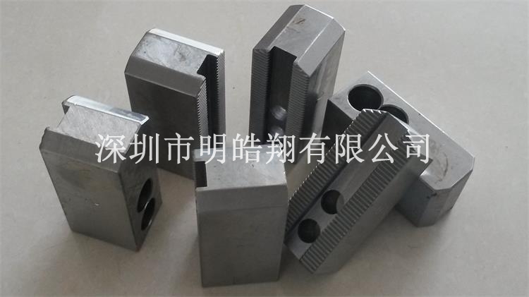 硬爪